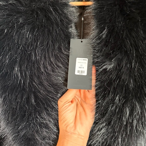 Fashion Nova Moscow Fur Coat - Picture 5 of 5